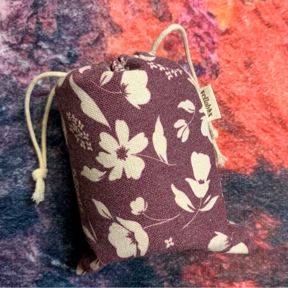 💜 Sage & Bloom Dark Rose and Labdanum Scented Candle - NWT - Picture 8 of 9